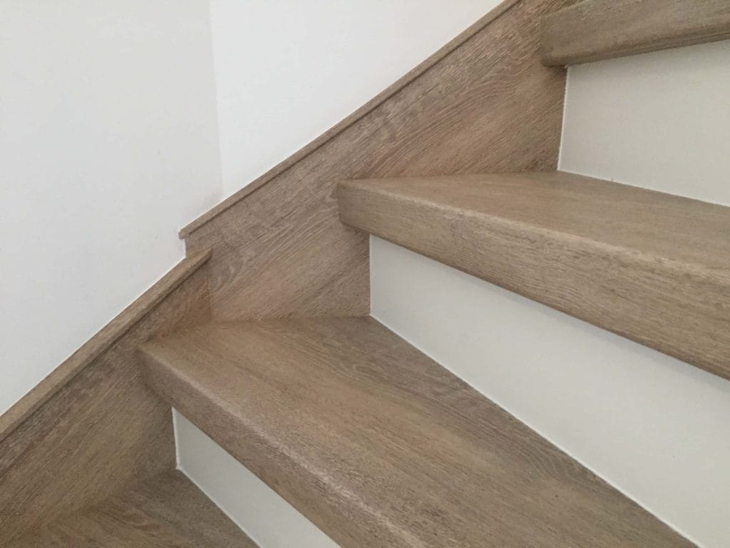 Houten overzettreden op een trap in Oudenbosch